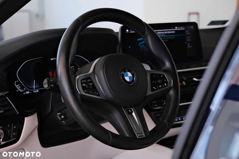 BMW Seria 5 530e xDrive Luxury Line sport - 33