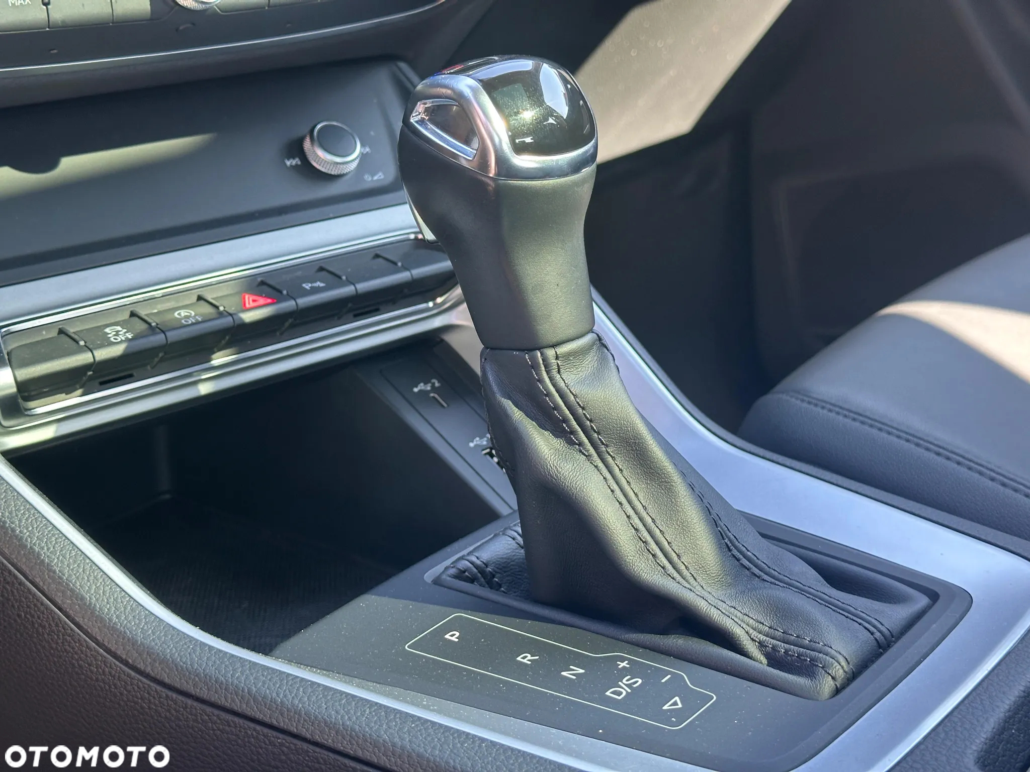 Audi Q3 2.0 TDI S tronic design - 23