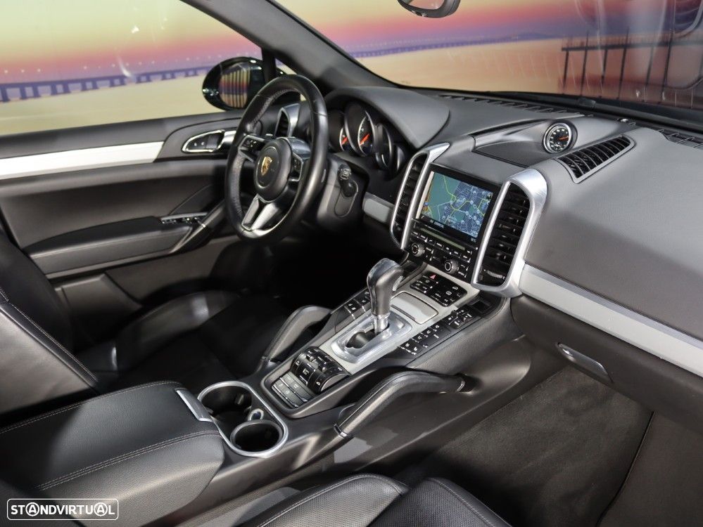 Porsche Cayenne Platinum Edition - 17
