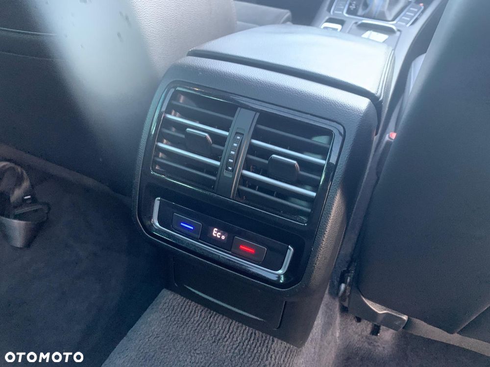 Volkswagen Passat - 31