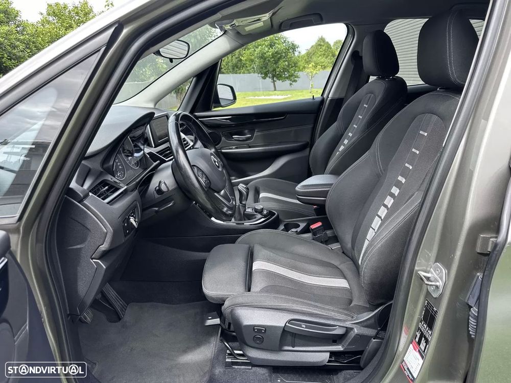 BMW 218 Active Tourer d Line Sport - 24