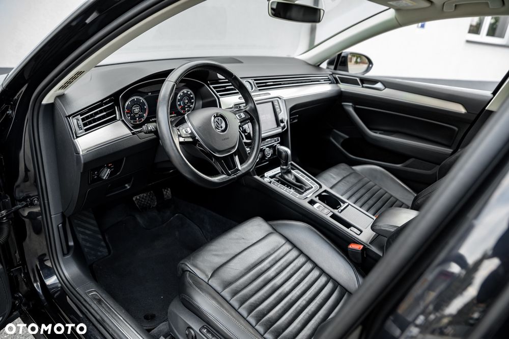 Volkswagen Passat 2.0 TDI SCR 4Motion DDG Highline - 17