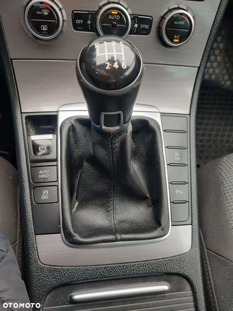 Volkswagen Passat - 14