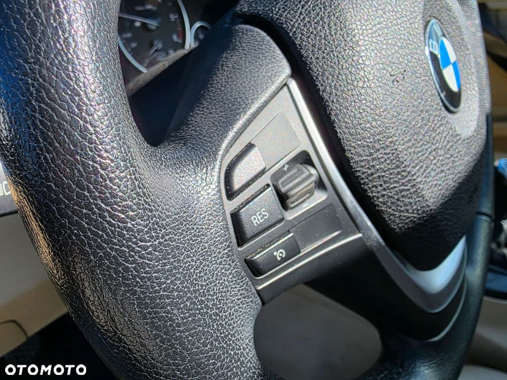 BMW Seria 3 318d DPF Touring Edition Exclusive - 9