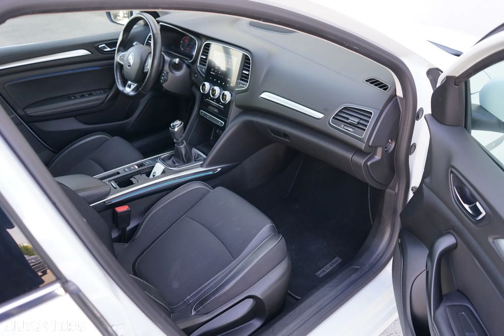 Renault Megane TCe 140 GPF Intens - 27