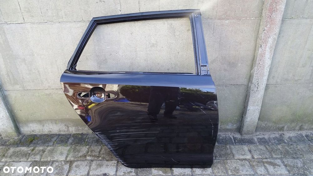 TOYOTA COROLLA E21 KOMBI - drzwi tylne prawe - 1