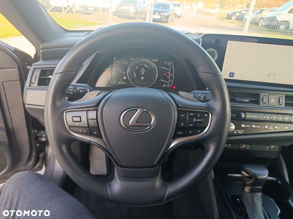 Lexus ES 300h Business Edition - 16