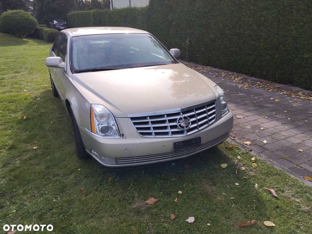Cadillac DTS - 1
