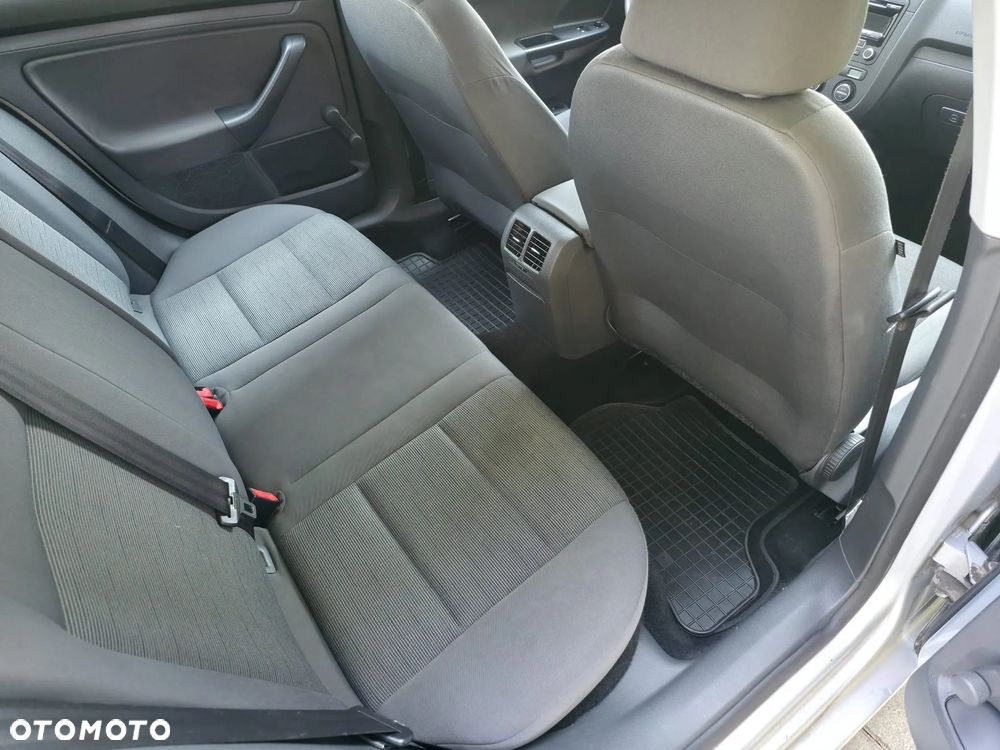 Volkswagen Golf - 6
