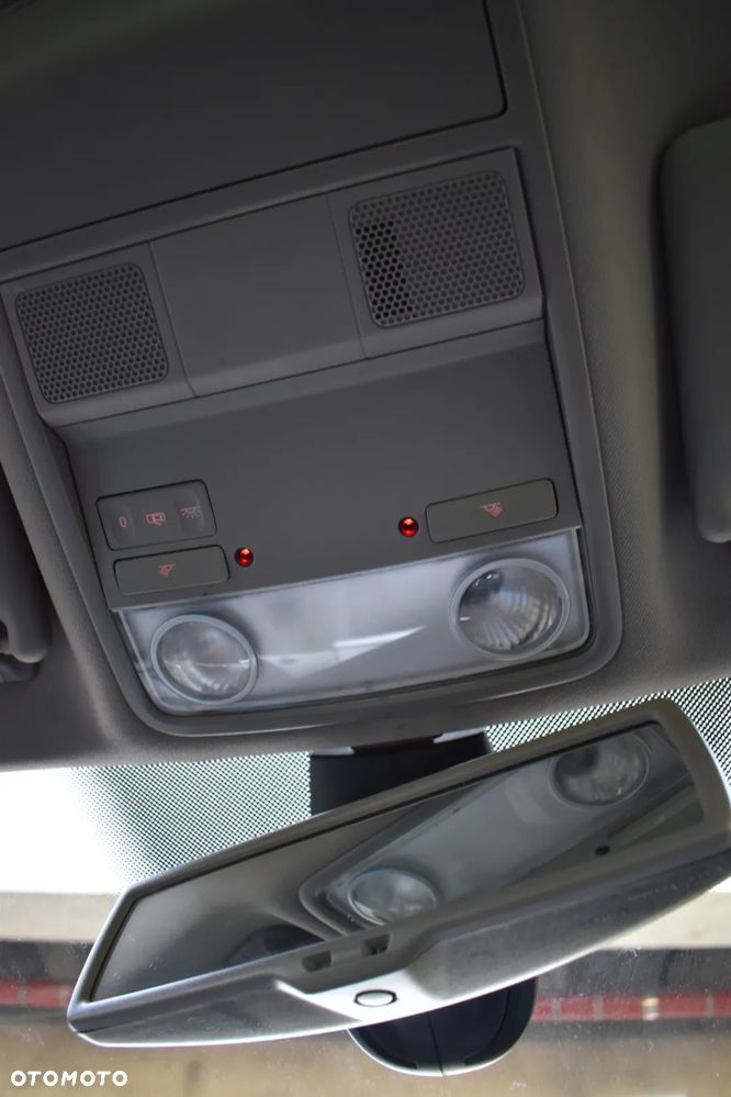 Volkswagen Passat - 37