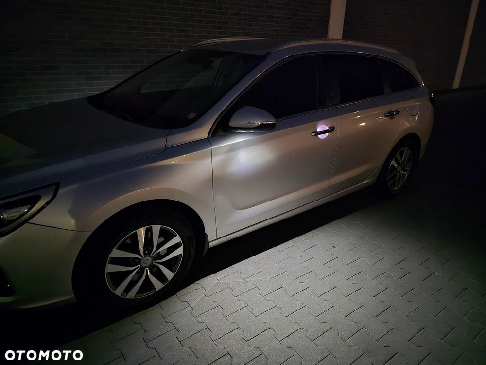 Hyundai i30 1.6 D Premium - 38