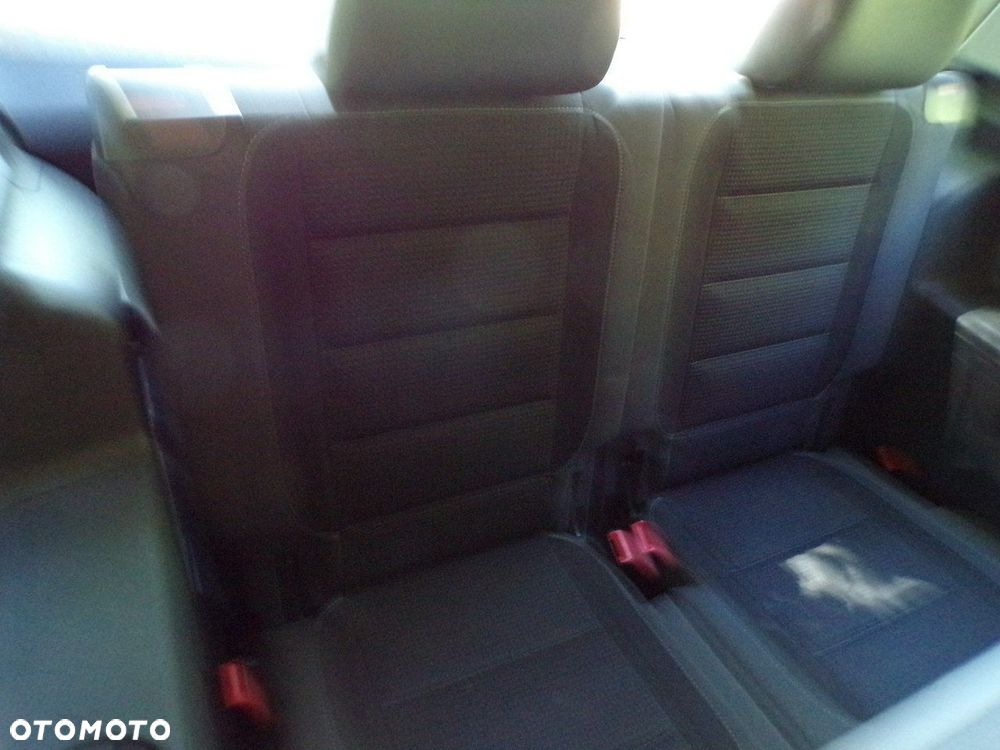 Volkswagen Touran - 17