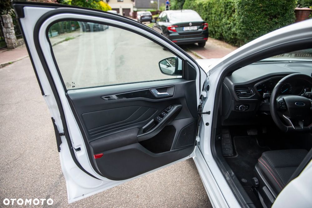 Ford Focus 1.0 EcoBoost Hybrid ST-LINE - 17