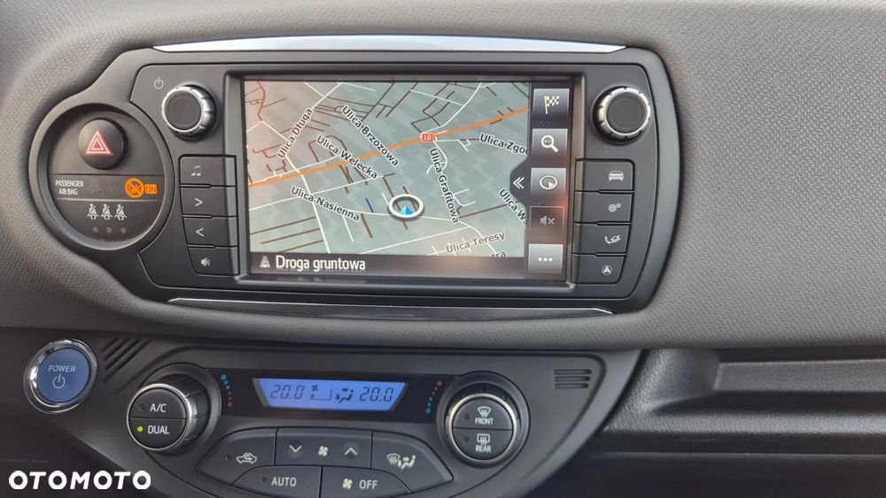 Toyota Yaris Hybrid 100 Premium - 12