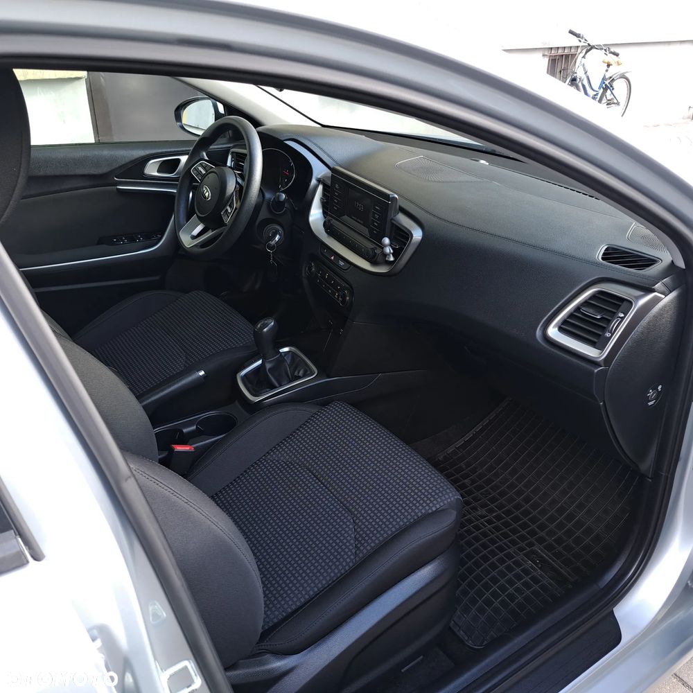 Kia Ceed 1.6 CRDi SCR M - 2