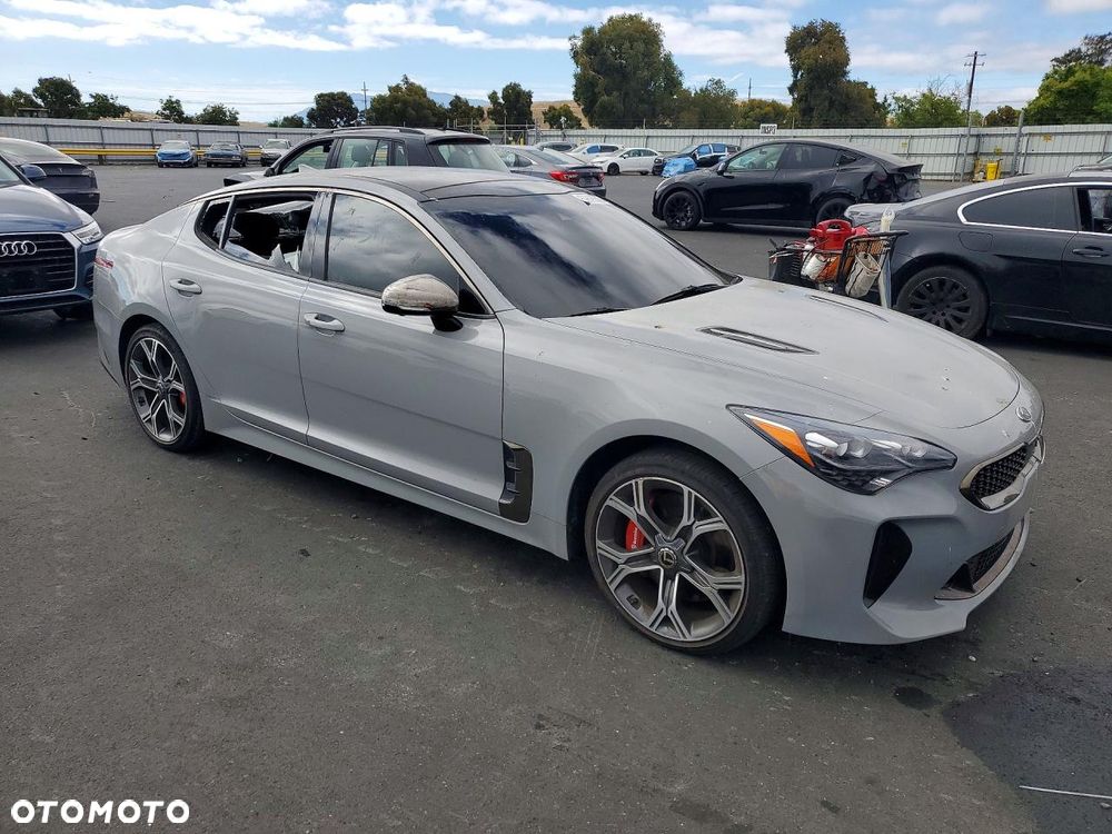 Kia Stinger - 4