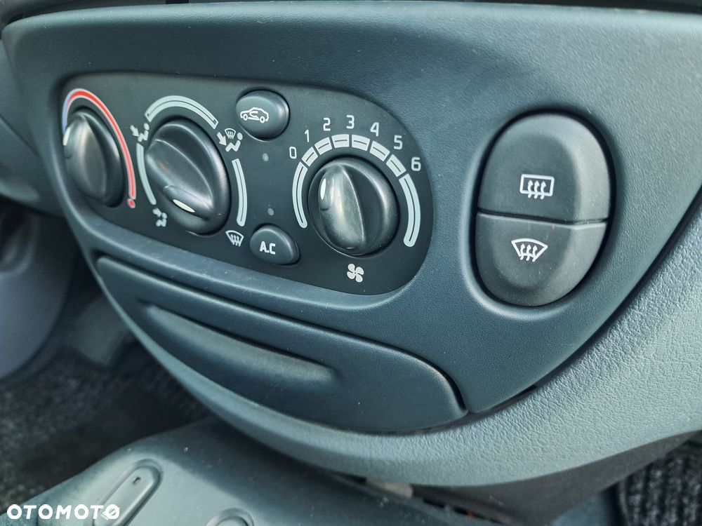 Renault Megane 2.0 RT - 11