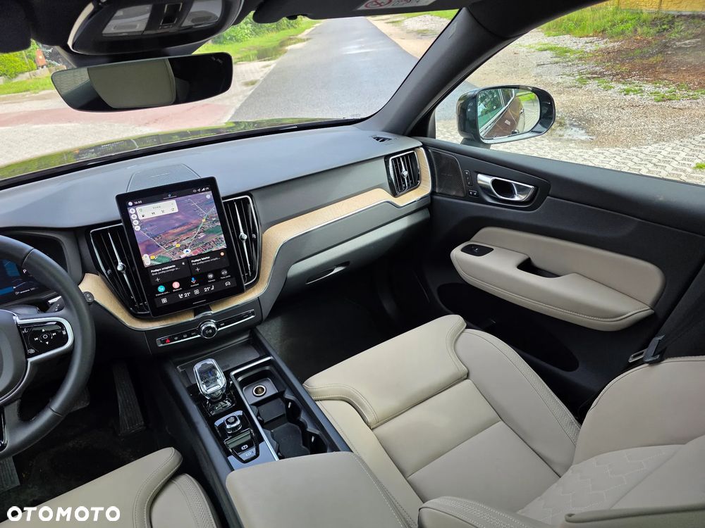 Volvo XC 60 B5 B AWD Plus Dark - 19