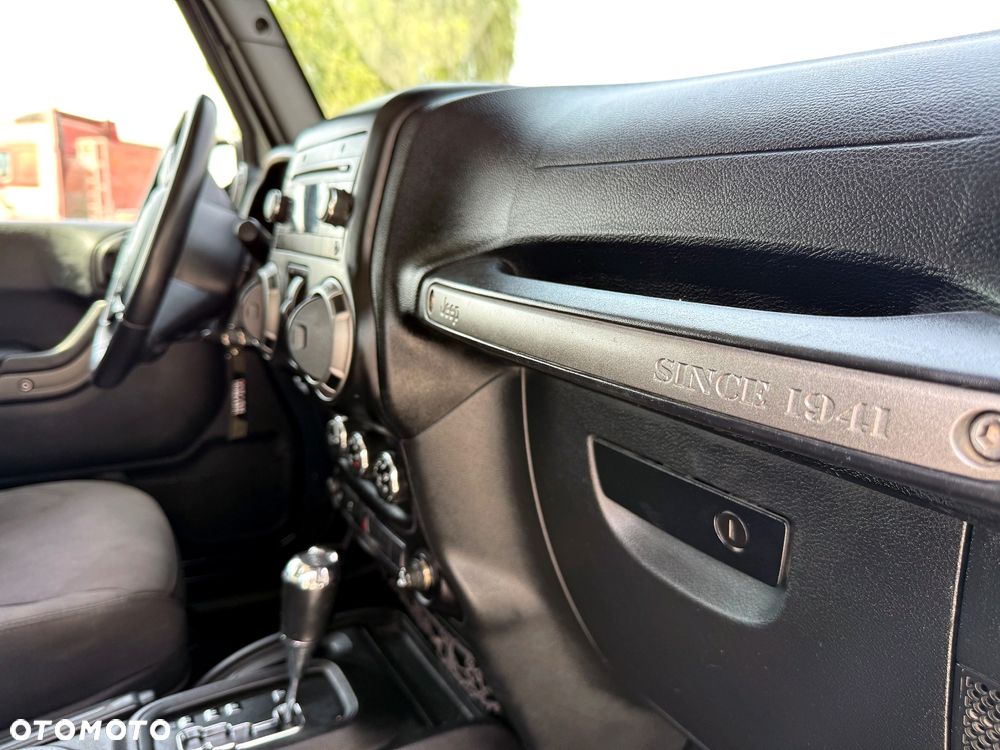 Jeep Wrangler Unlimited Hard-Top 3.6 Automatik X - 31