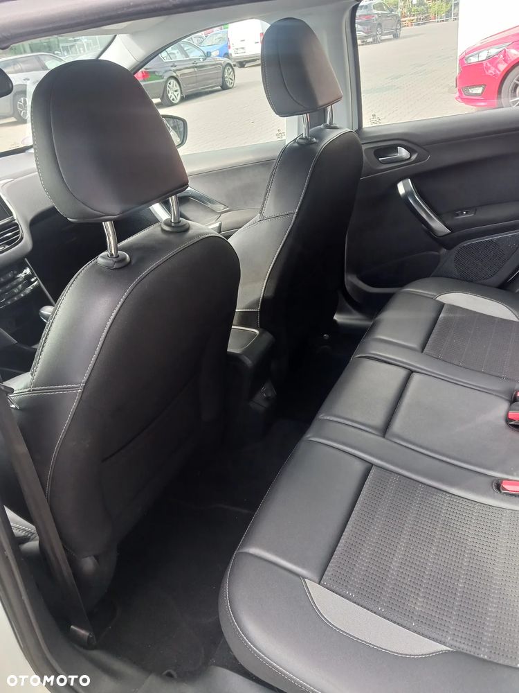 Peugeot 2008 1.2 Pure Tech Allure S&S EAT6 - 8