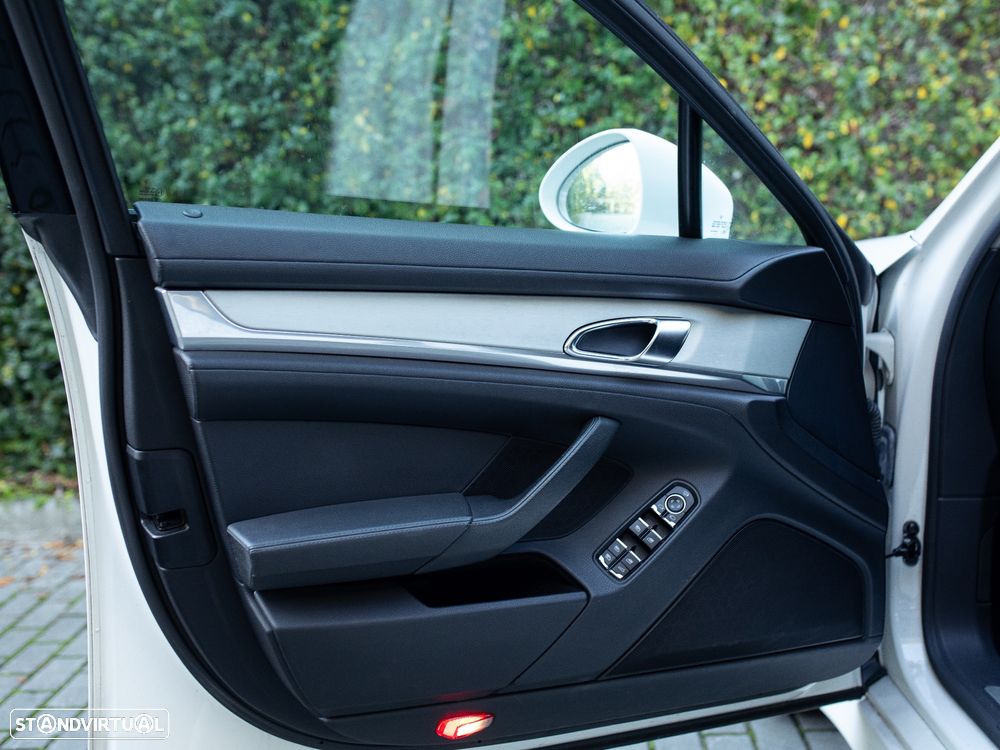 Porsche Panamera Standard - 25