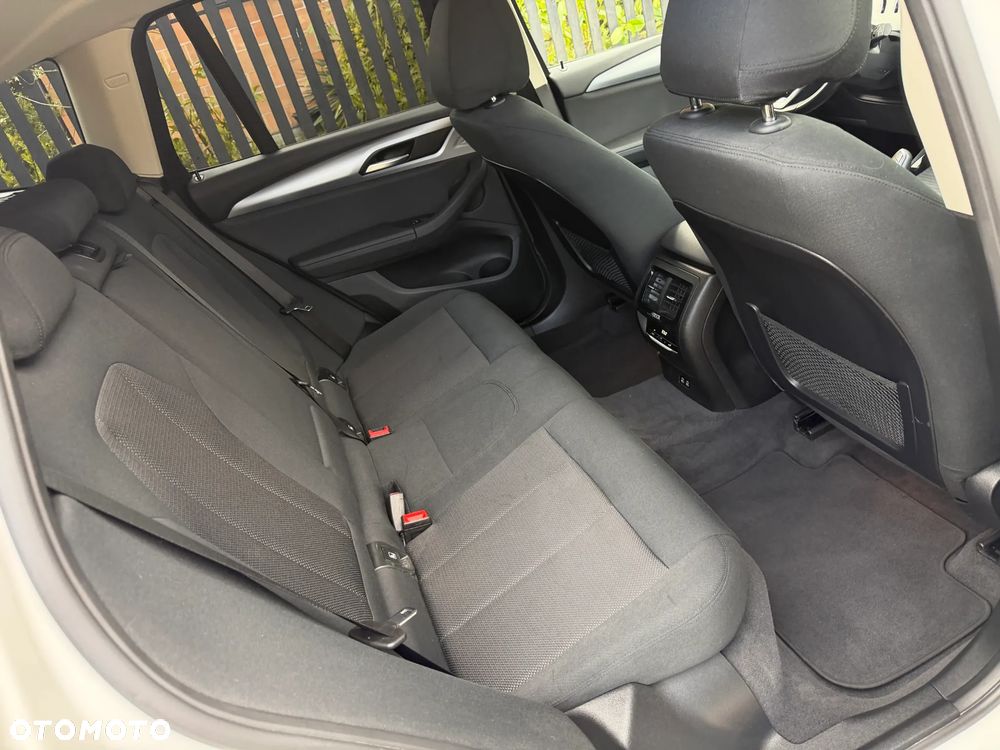 BMW X3 xDrive20i GPF Advantage - 33