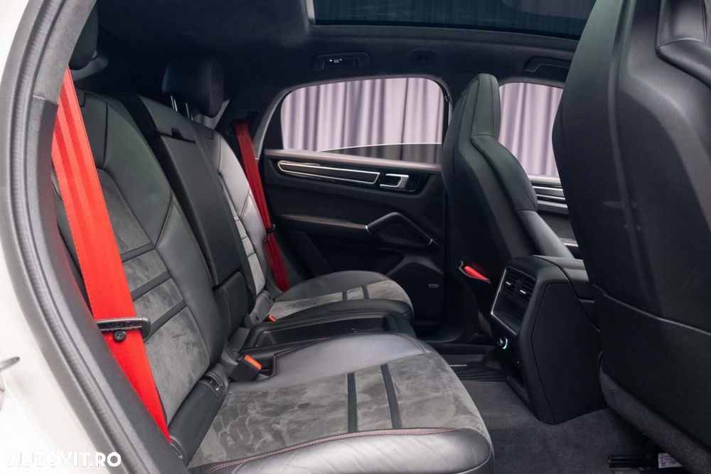 Porsche Cayenne Coupe - 36