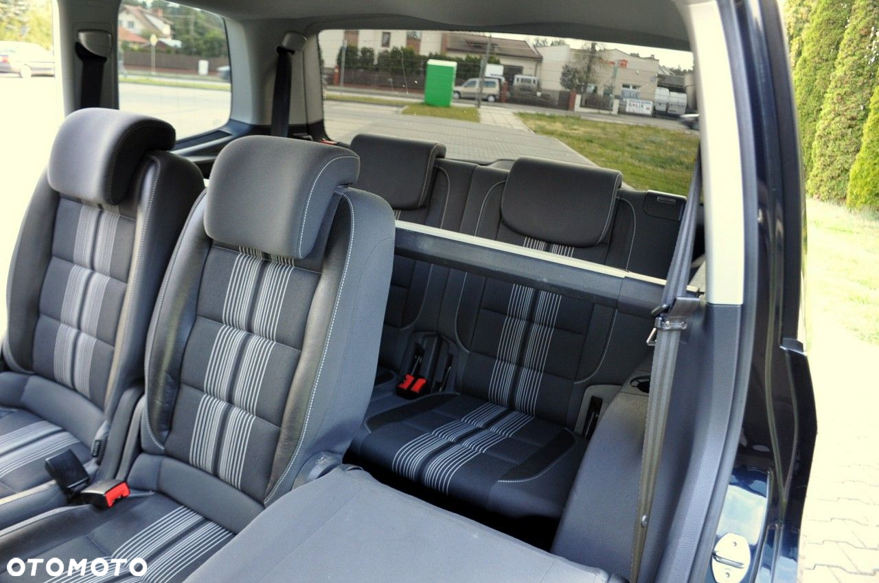 Volkswagen Touran - 22