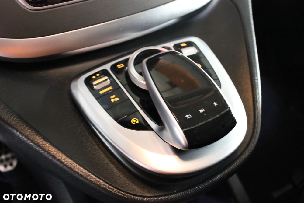 Mercedes-Benz Klasa V 220 (BlueTEC) d Avantgarde 7G-Tronic - 16