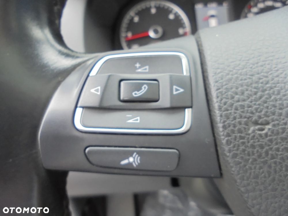 Volkswagen Touran 2.0 TDI DPF BlueMotion Technology DSG Highline - 22