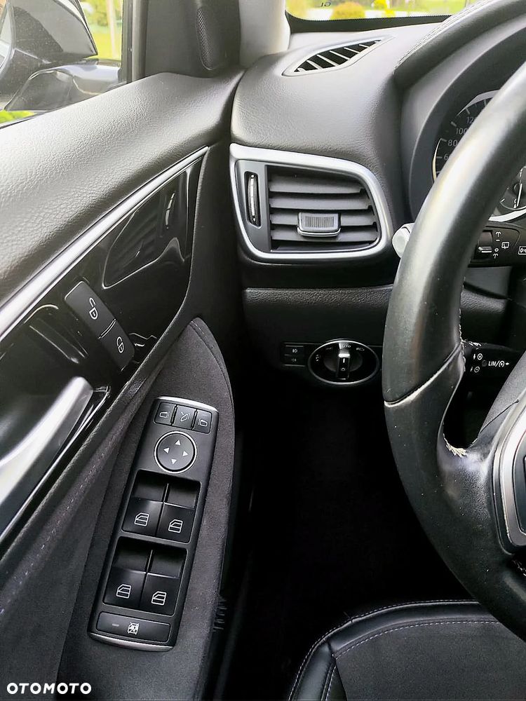 Infiniti Q30 1.5d Premium City Black - 23