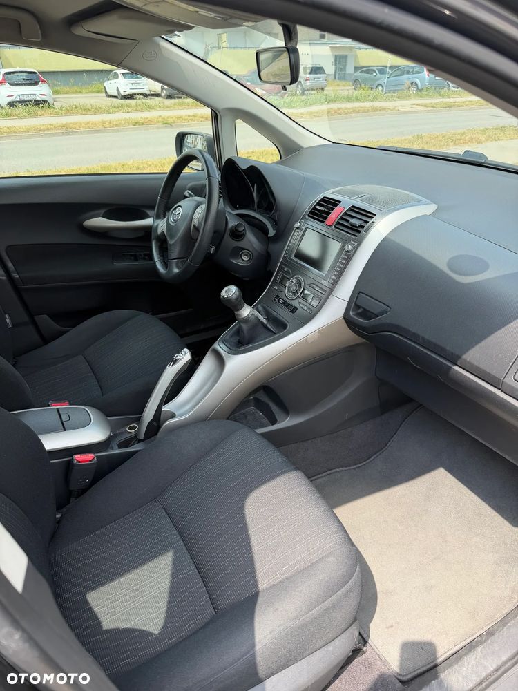 Toyota Auris - 10