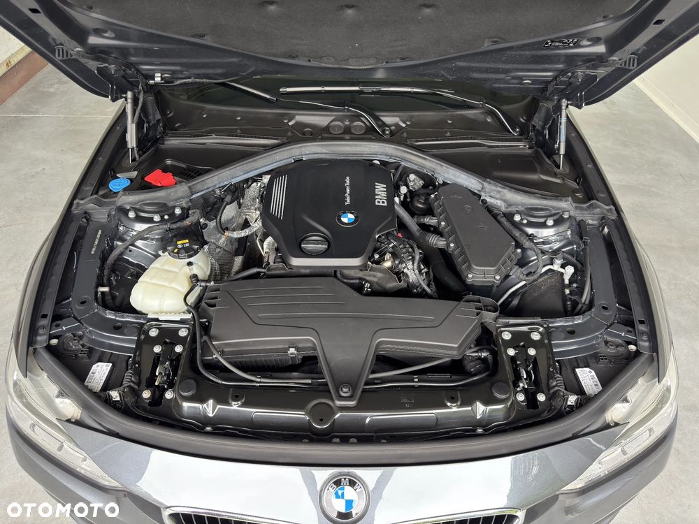 BMW Seria 3 320d - 23