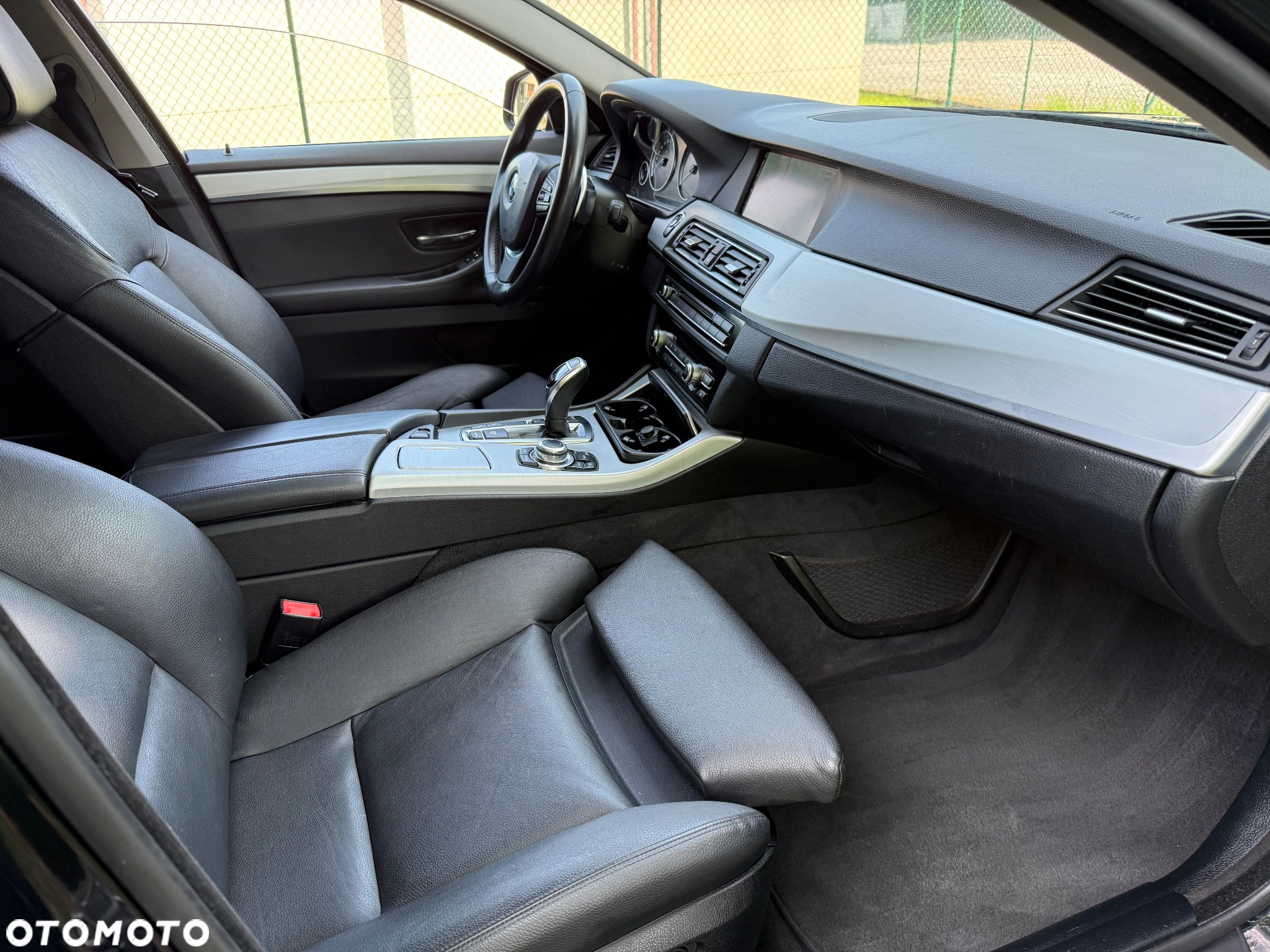 BMW Seria 5 528i xDrive Touring Sport-Aut Luxury Line - 13
