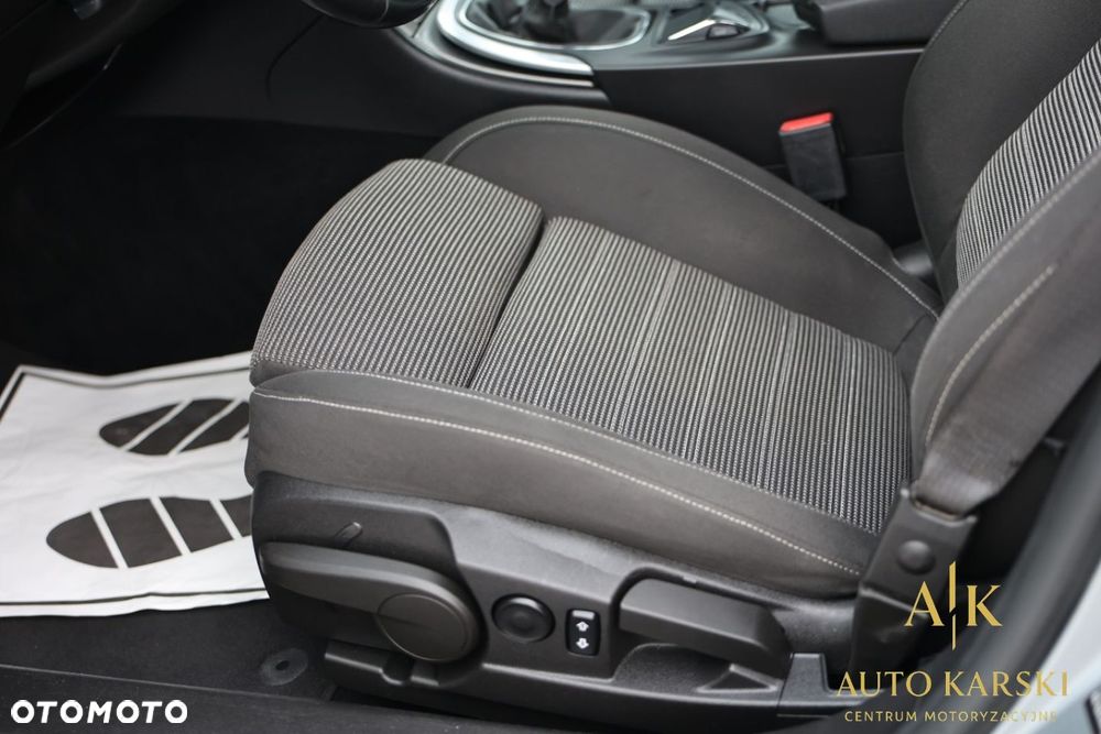 Opel Insignia - 32