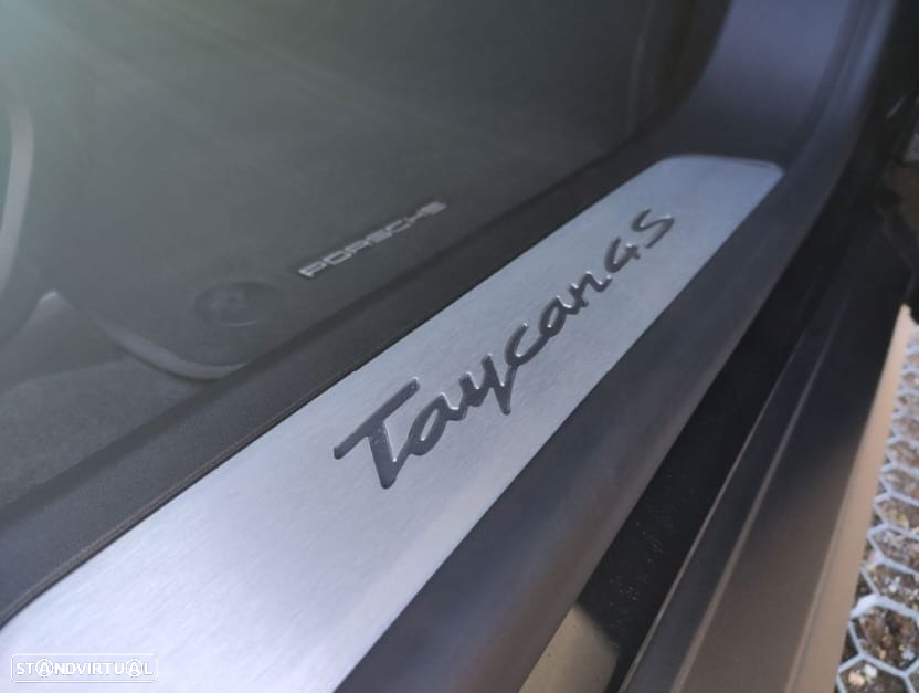 Porsche Taycan 4S - 36