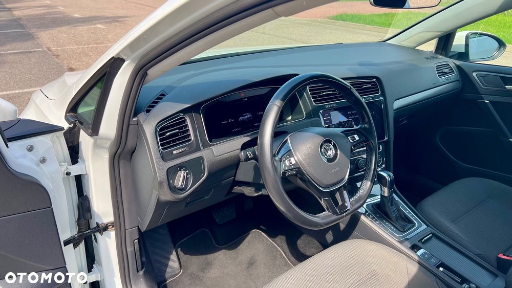 Volkswagen Golf - 8