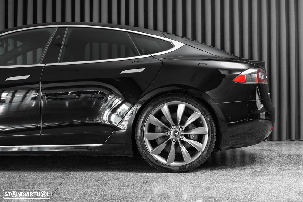 Tesla Model S 75D - 8