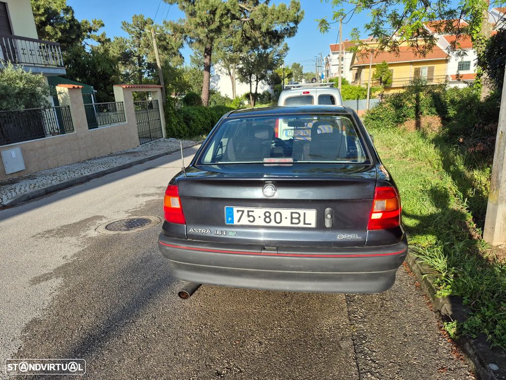 Opel Astra 1.6i GT - 3