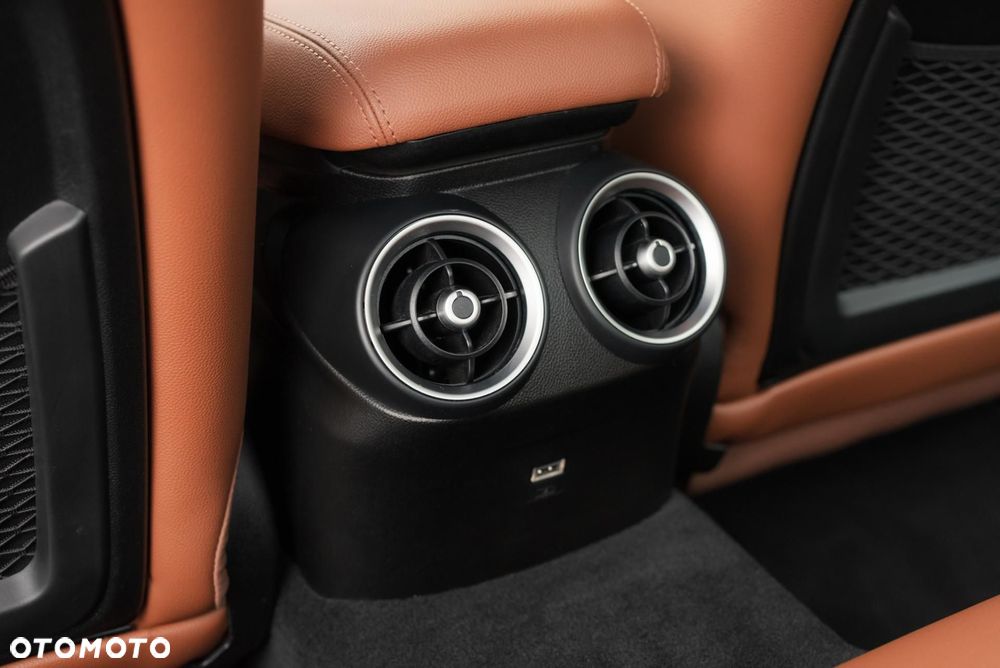 Alfa Romeo Giulia - 35