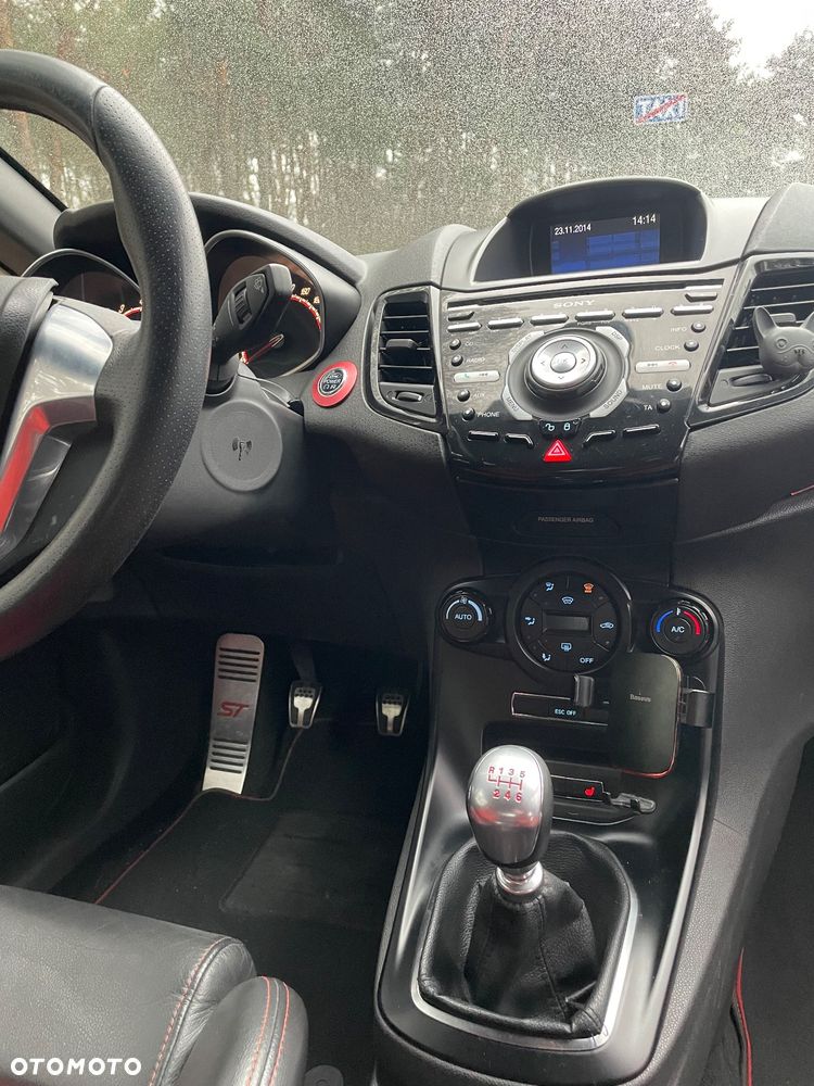 Ford Fiesta 1.6 EcoBoost ST - 16