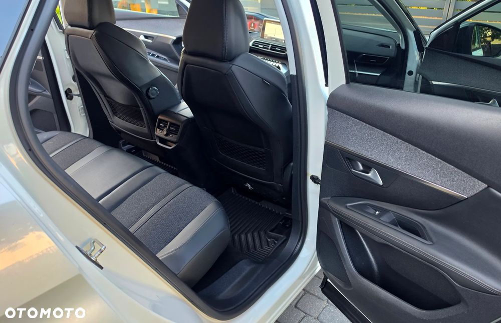 Peugeot 3008 1.5 BlueHDi Allure Pack S&S EAT8 - 24