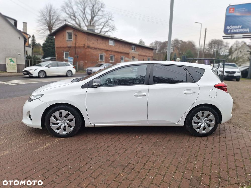 Toyota Auris 1.33 Dual-VVT-i - 10
