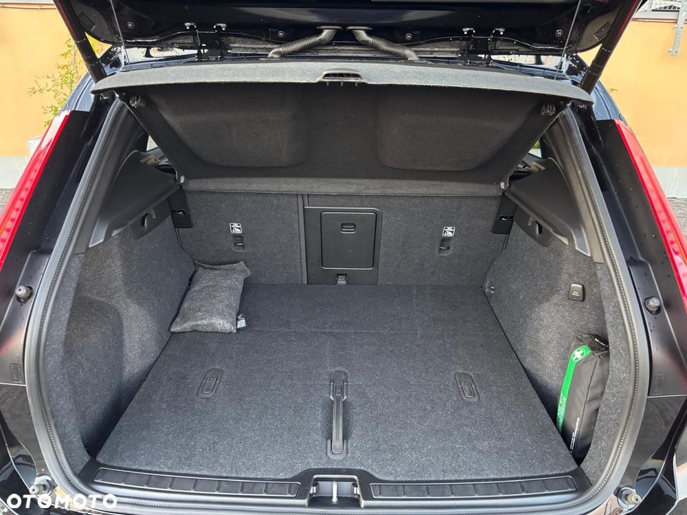 Volvo XC 40 B4 Ultra Black Edition - 12