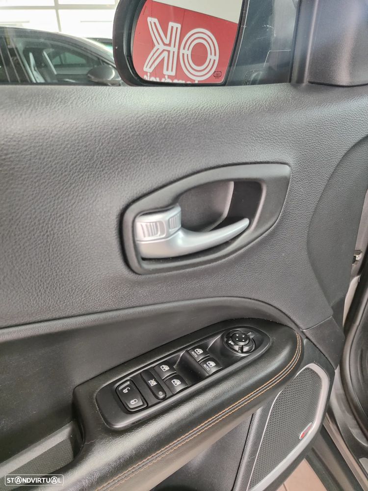 Jeep Compass 1.6 M-Jet Limited - 23