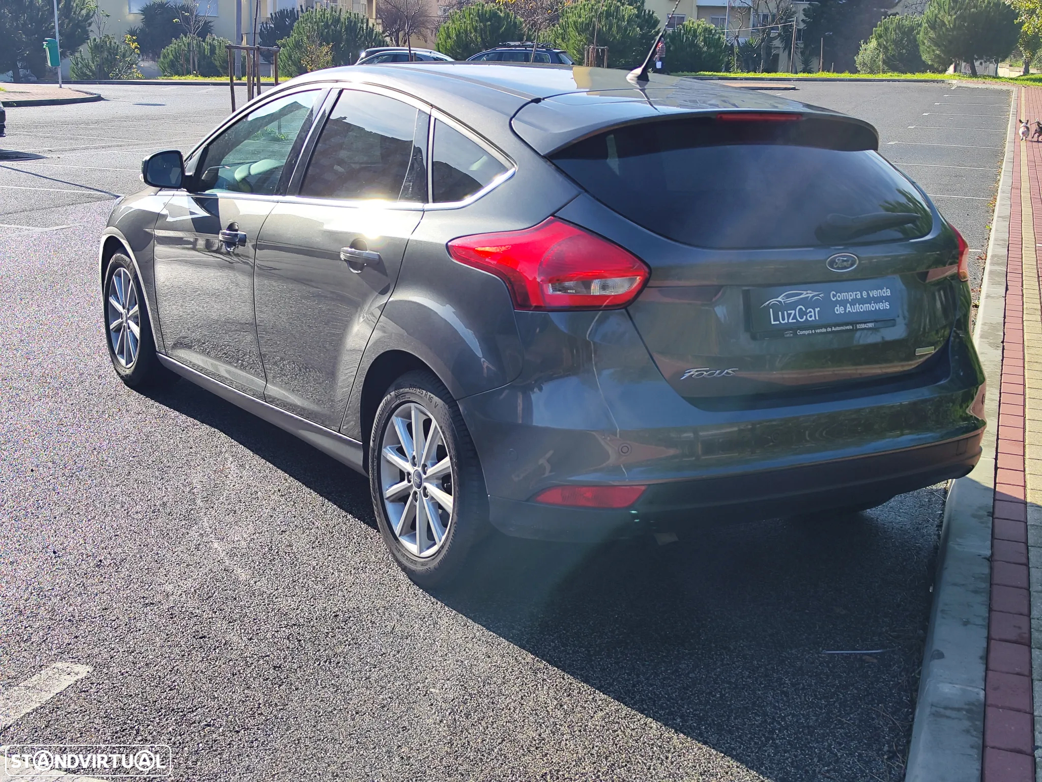 Ford Focus 1.0 SCTi Titanium - 10
