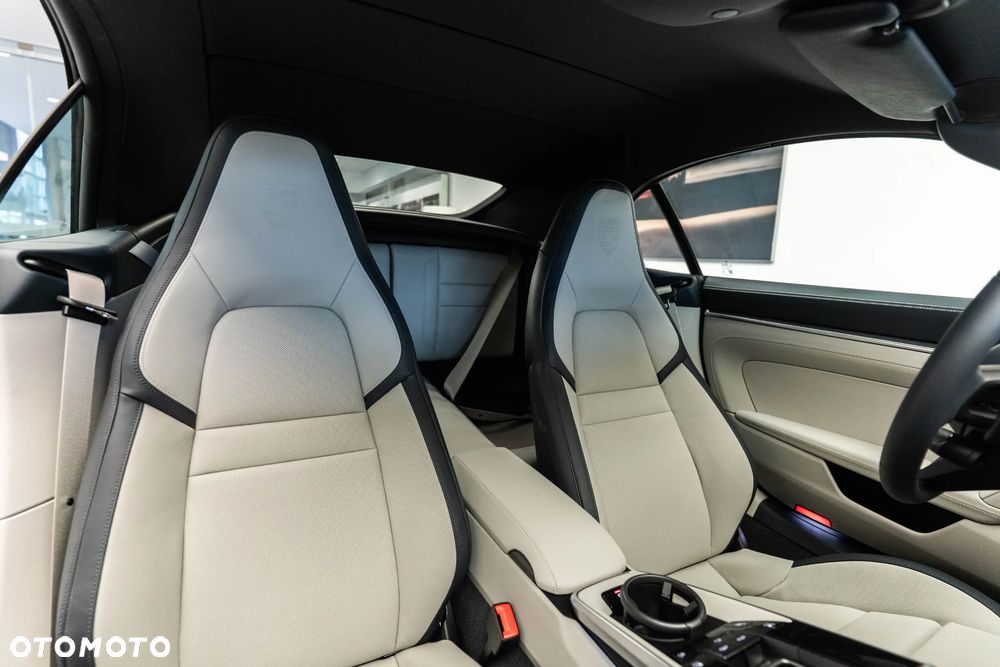 Porsche 911 Carrera 4S - 13