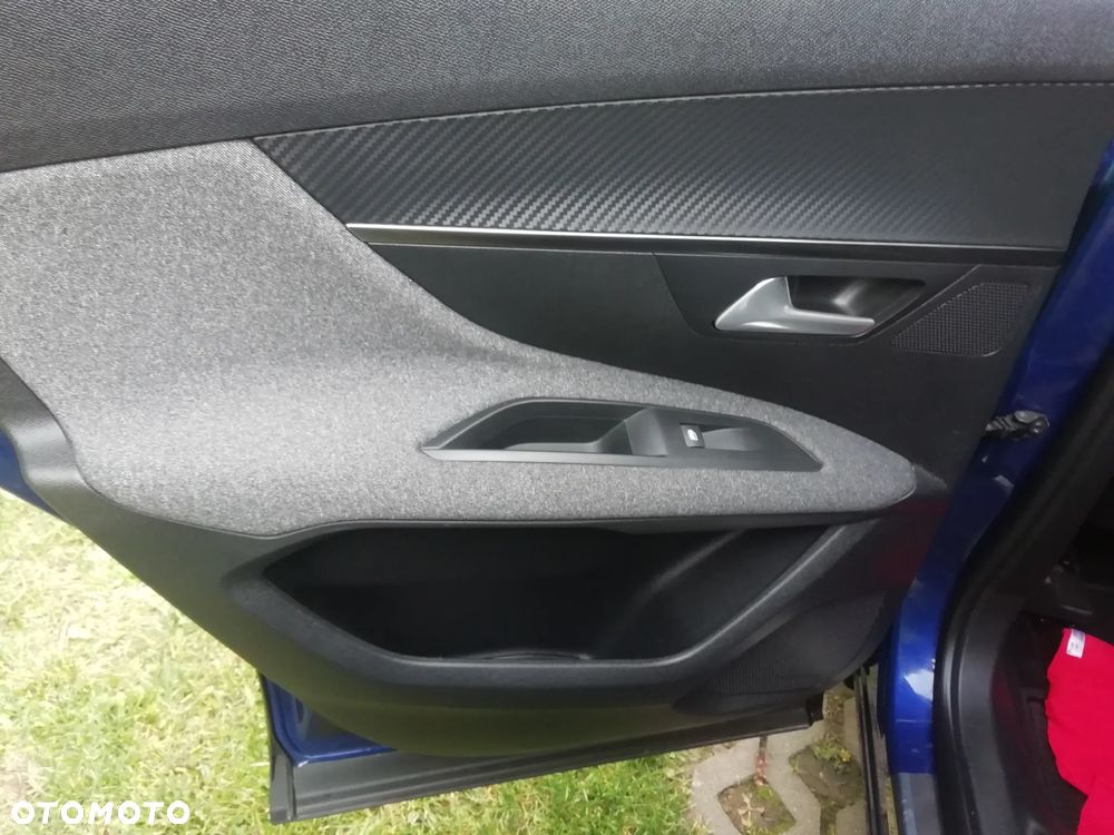 Peugeot 3008 1.2 PureTech Allure S&S EAT6 - 5