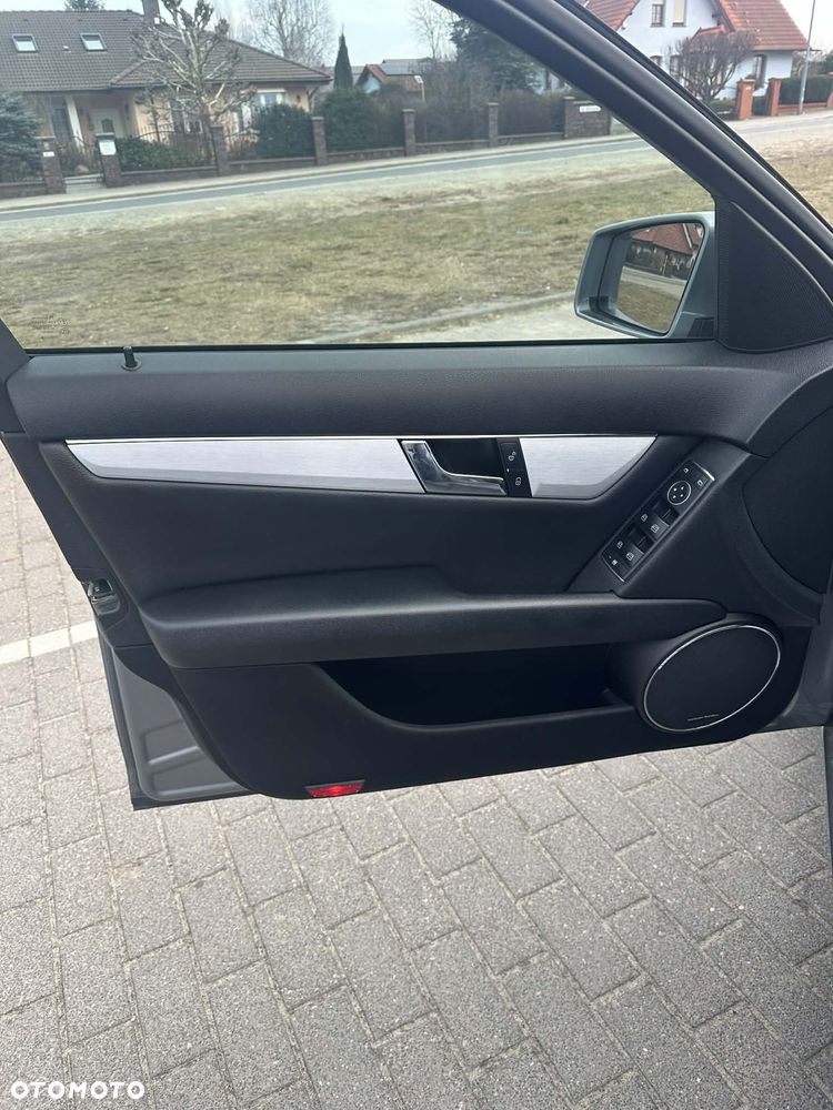 Mercedes-Benz Klasa C 200 CGI Automatik BlueEFFICIENCY Avantgarde - 15