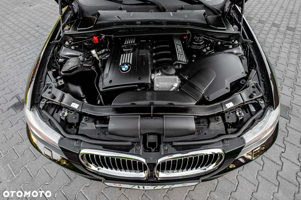 BMW Seria 3 325i xDrive - 34